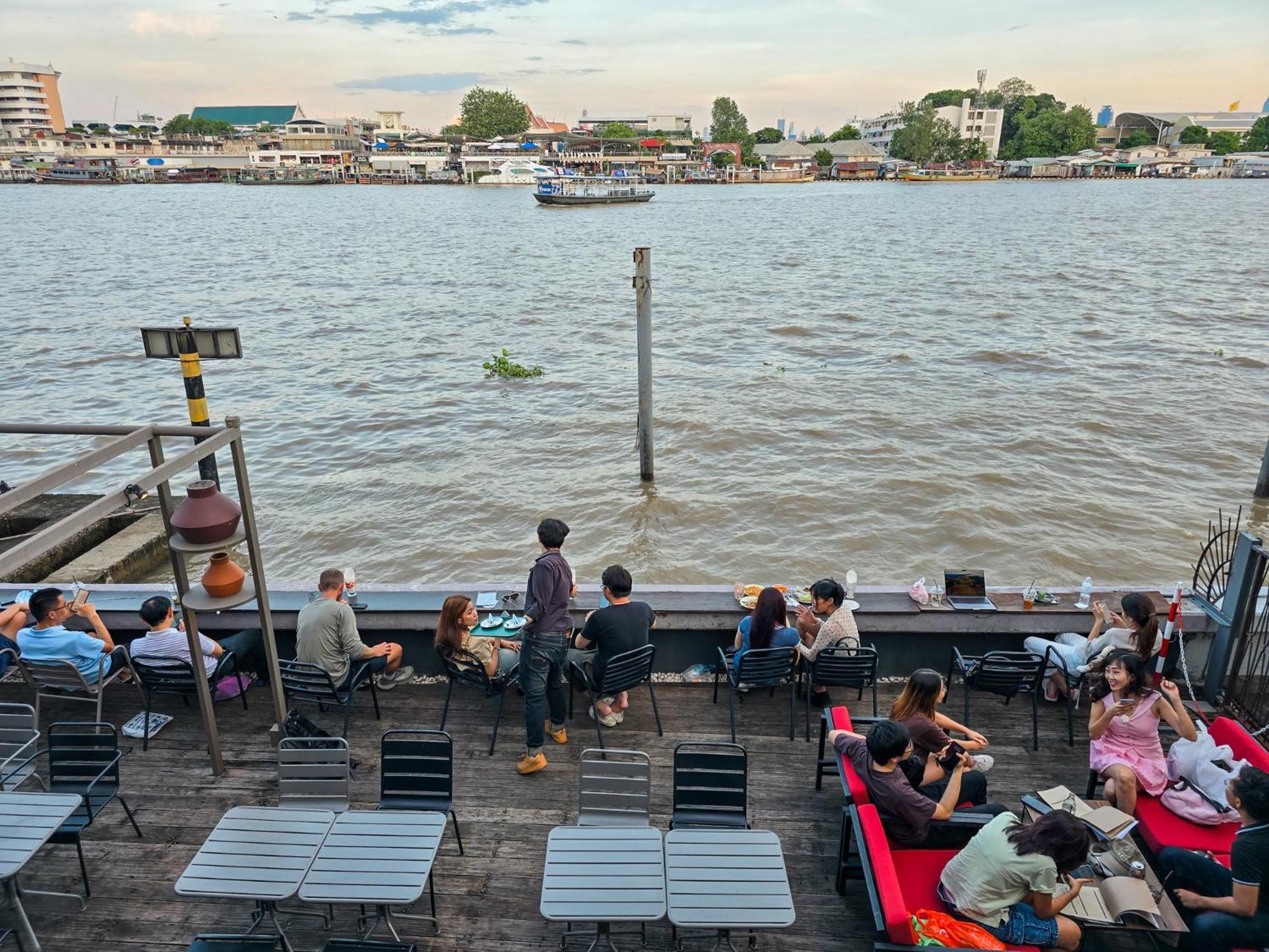 Baan Wanglang Riverside, Bangkok Exterior foto